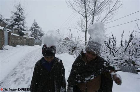 Here’s how Kashmir looks after snowfall for second consecutive day | India News News,The Indian ...