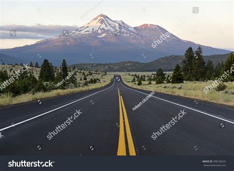 Mount Shasta Volcano California Stock Photo 308138225 | Shutterstock