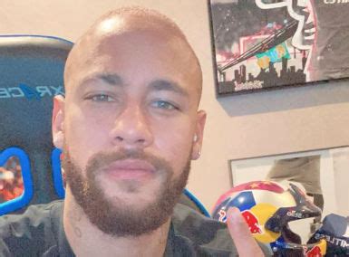 Neymar Forced to Shave Head After Dyeing Hair Neon Pink - PSG Talk