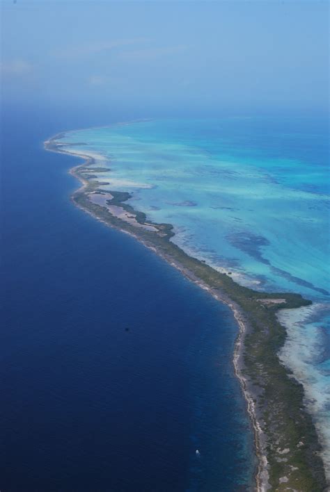 View of Los Roques (Venezuela) from the air | Places to see, Aerial ...