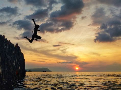 Cliff Diving [An Epic + Comprehensive Guide To This Insane Sport]