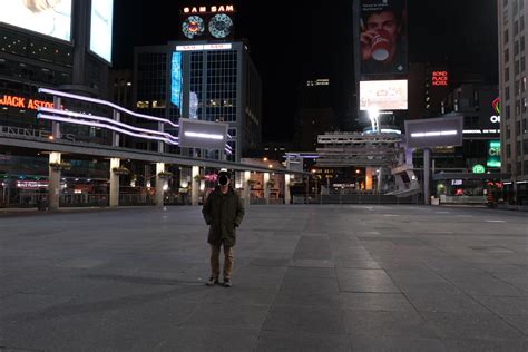 Dundas Square was pretty empty yesterday night. : r/toronto