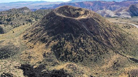 4K UHD Volcano Hike | The Cinder Cone Trail Utah (2019) - YouTube