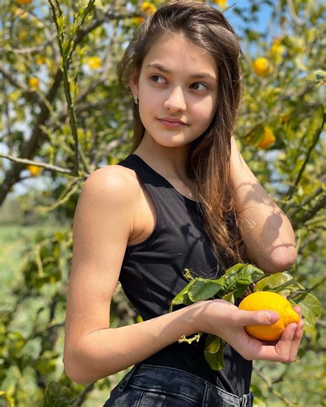 Michaela mom of Sara on Instagram: “Lemons 🍋 so fragrant and delicious 😋 #puglia #lemon #tree 📸 ...