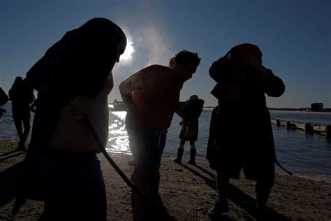 Polar bear dips: Canada’s bravest ring in the new year with an icy swim ...