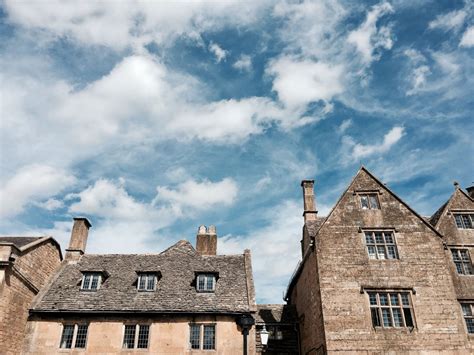 Houses in the Cotswold village of Broadway, Worcestershire. Cotswold ...