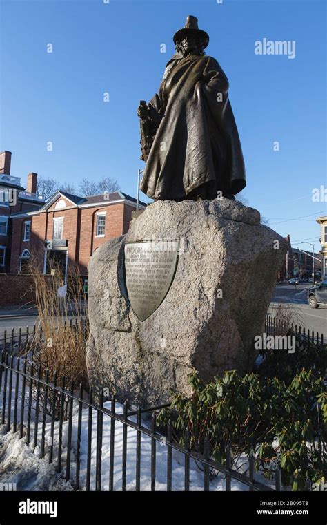 Salem witch museum statue hi-res stock photography and images - Alamy