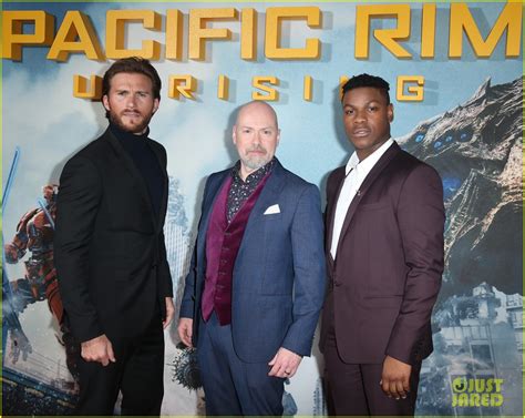 John Boyega & Scott Eastwood Hug It Out at 'Pacific Rim Uprising' UK ...