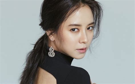 Song Ji Hyo terminates her contract with Uzurocks and the label issues ...