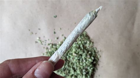 How To Roll Weed Joints