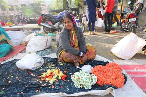 Flowers that bloom every morning in Madiwala market, Koramangala ...