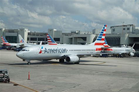 American Airlines B737 at Miami International Airport, with a bunch of ...