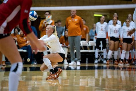 Freshman Emma Halter shines for Texas Final Four volleyball team