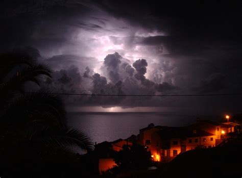 File:Thunder lightning Garajau Madeira 289985700.jpg - Wikimedia Commons