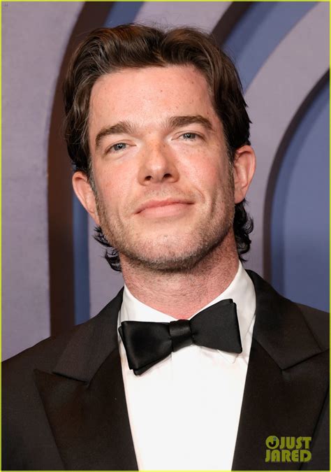 Olivia Munn & Boyfriend John Mulaney Make Their Red Carpet Debut at ...