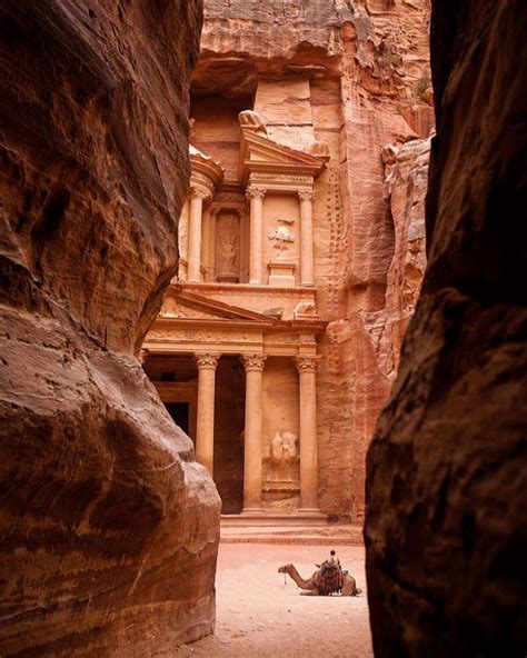 Petra, Historical Place In Jordan One of 7 Wonders of The World | Found The World