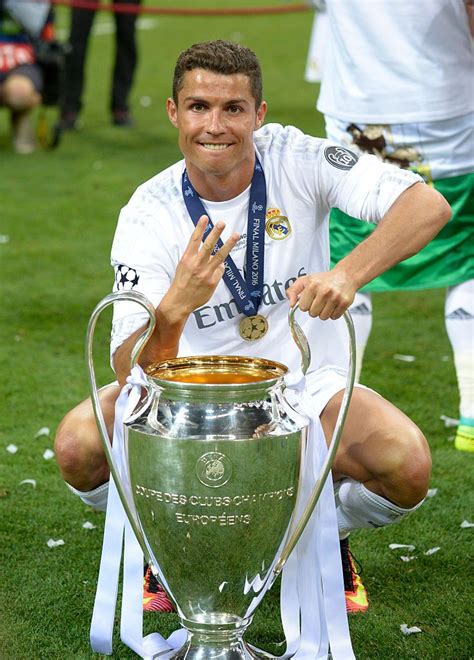 MILAN, ITALY - MAY 28: Cristiano Ronaldo of Real Madrid celebrates with ...