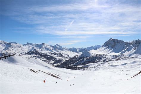 Ski Vars: a guide to this hidden gem in the Southern French Alps