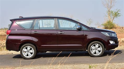 Toyota Innova Crysta Wallpapers - Top Free Toyota Innova Crysta Backgrounds - WallpaperAccess