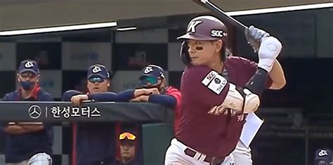 KBO Star Jung-Hoo Lee Needs Season-Ending Surgery, Throwing His Posting ...