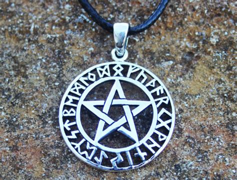 Fenrisshop - Celtic pentagram with runes