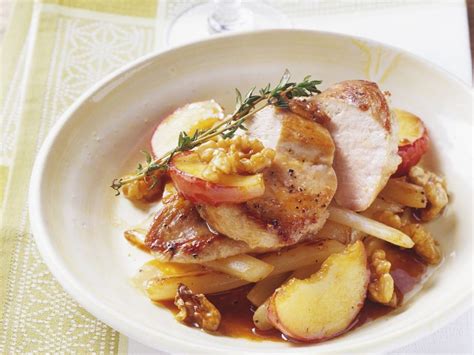 Pheasant breast with apples and walnuts Recipe | EatSmarter