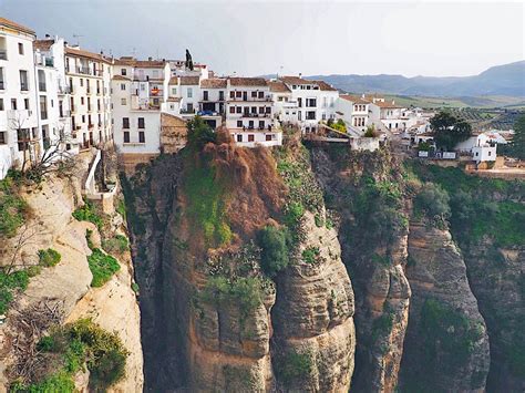 Ronda, Spain: Explore Andalucía's Largest White City In One Day | While I'm Young