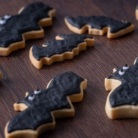 Best Bat Sugar Cookies with Black Icing for Halloween Parties