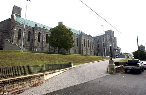 Kentucky prison placed on lockdown after workers attacked | Daily Mail Online