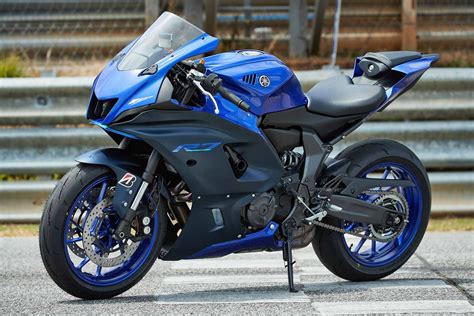 2022 Yamaha YZF-R7 Track Review | Motorcyclist