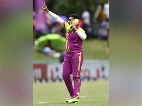 Greatest wicket-taking celebration? Shamsi performs magic trick during ...