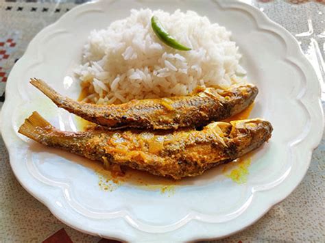 How to prepare Bengali Fish Curry Recipe, Charapona Jhol - FoodBreeze