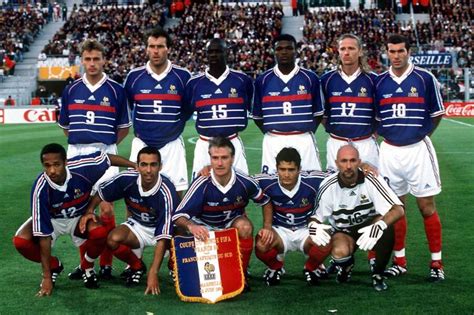 VOICI - Coupe du Monde : l'avant/après des joueurs de l'Equipe de France 1998 en photos - Voici