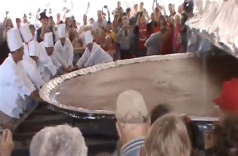 The Largest Pumpkin Pie Ever Made Was In Ohio