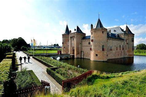 Castle Muiderslot | Series 'Impressive castles and palaces located on ...