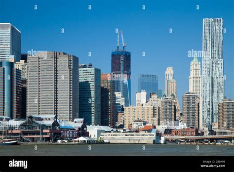 The New York City skyline w the Freedom tower Stock Photo - Alamy