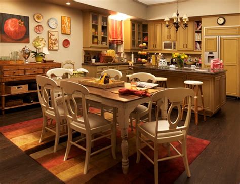 FAMOUS KITCHENS – Get the Look: Dunphy Household - Modern Family - TV Homes Edition