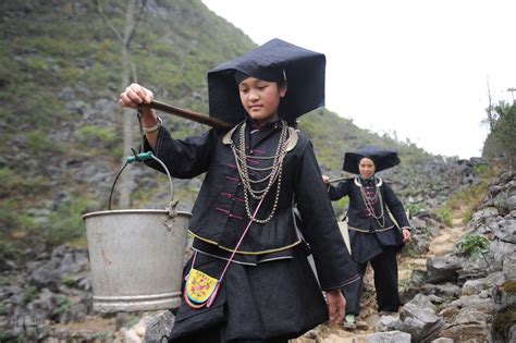 Zhuang Traditional Dress | China & Asia Cultural Travel