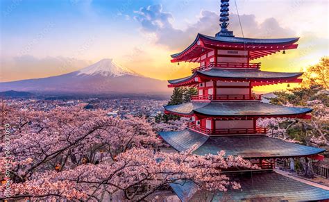 Fujiyoshida, Japan Beautiful view of mountain Fuji and Chureito pagoda ...