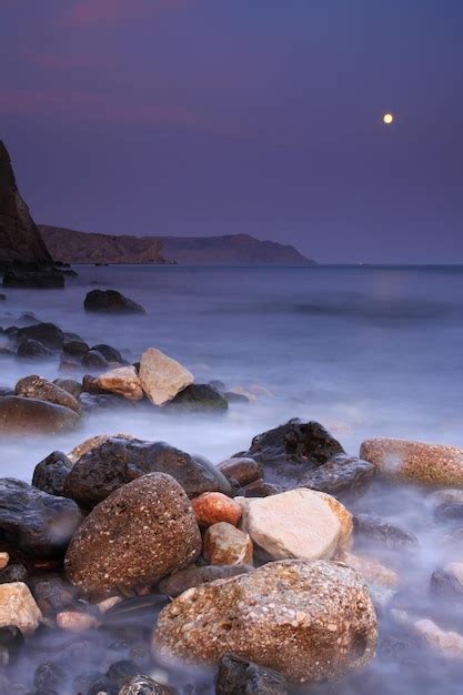 Premium Photo | Moonrise over the ocean