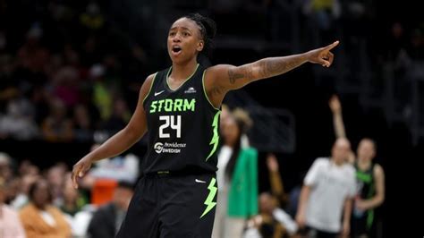 Diggins-Smith, Loyd combine for 40 points as Storm top Wings