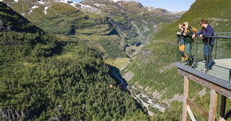 Flåm Zipline - Fjord Norway