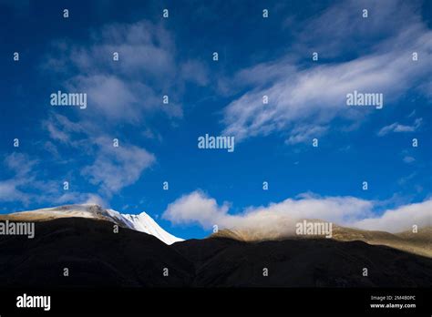 Sunrise over Namocoli peak. Qomolangma National Park. Tibet Autonomous ...