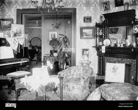 Parlor room victorian hi-res stock photography and images - Alamy