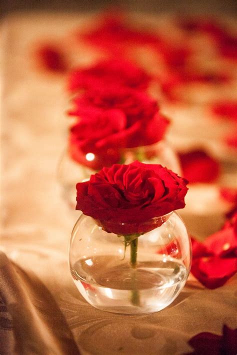 Gift table decoration, red roses in vase with rose petals Gift Table Wedding, Wedding Table ...