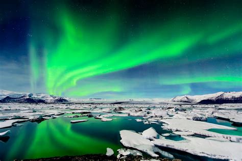 Aurora Borealis, The Wonderful Light in The North Pole’s Sky - Traveldigg.com