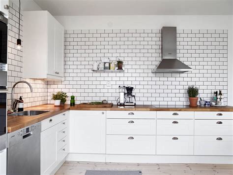 A white tiles, black grout kind of kitchen - COCO LAPINE DESIGNCOCO LAPINE DESIGN