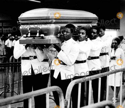 bob marley funeral | Bob Marley Photo - Bob Marley Funeral Photo By:ray ...