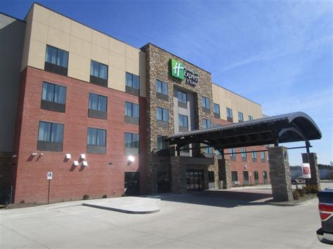 Holiday Inn Express & Suites Davenport - Hotels - 401 Veterans Memorial Pkwy, Davenport, IA ...