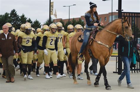 SMSU Mustangs unite | News, Sports, Jobs - Marshall Independent